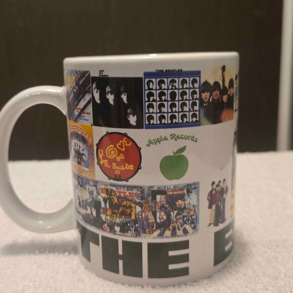 The Beatles Fan Collector's Bundle - 2 Mugs + Yellow Submarine Wallet - Picture 4 of 9